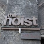 Insegna del The Hoist